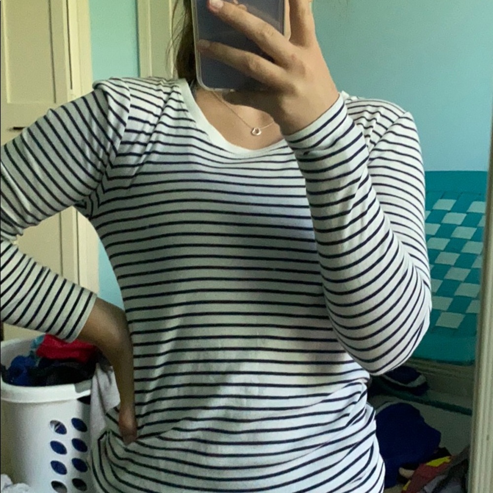NAVY AND WHITE STRIPED LONGSLEEVE